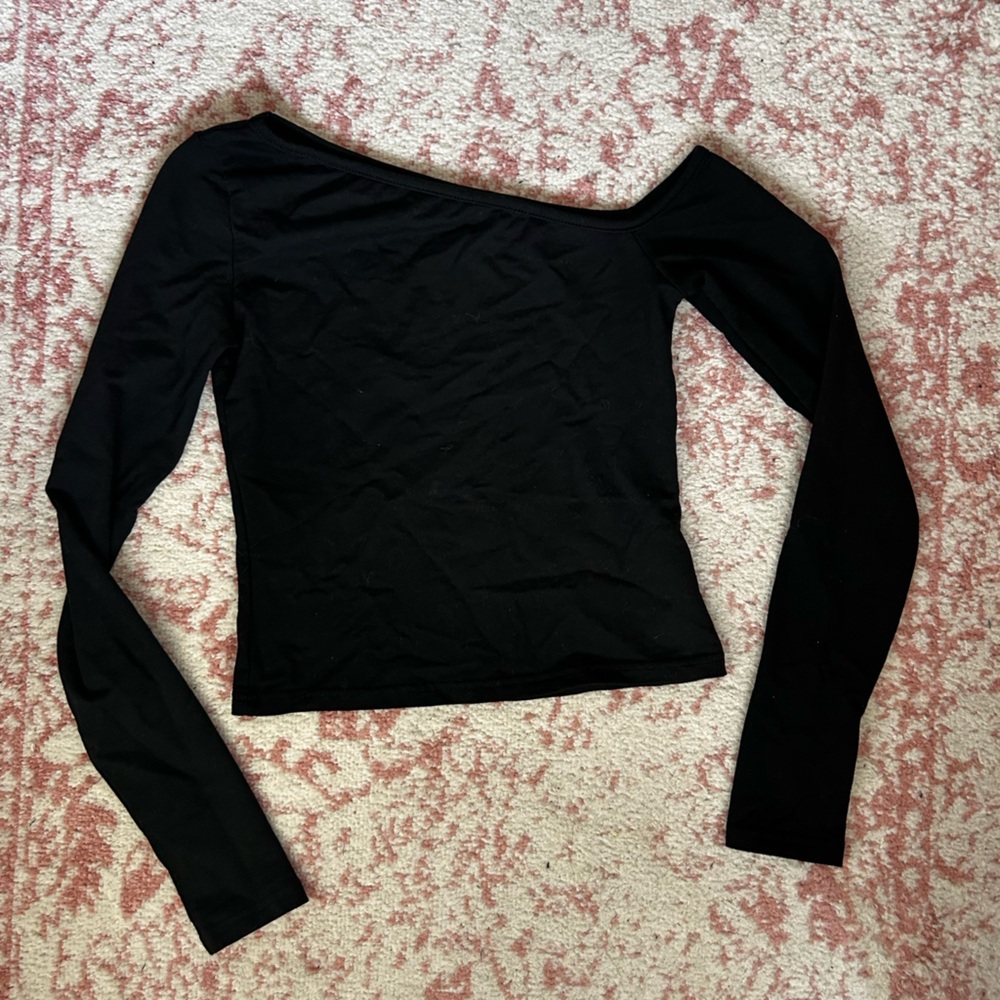 Edikted asymmetrical going out top